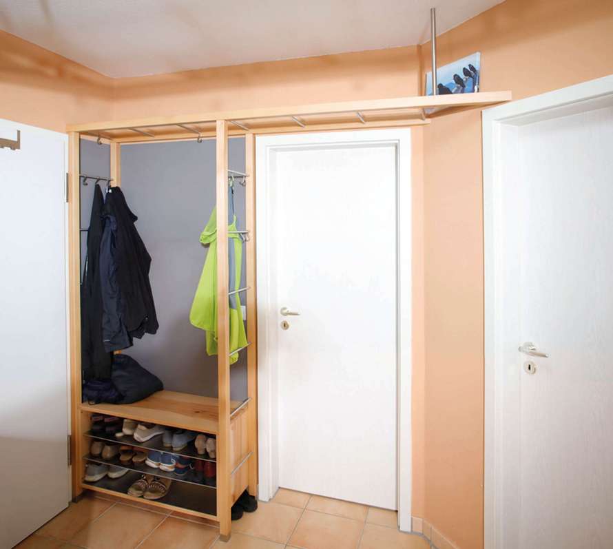 Massivholz-Garderobe mit Leitern 