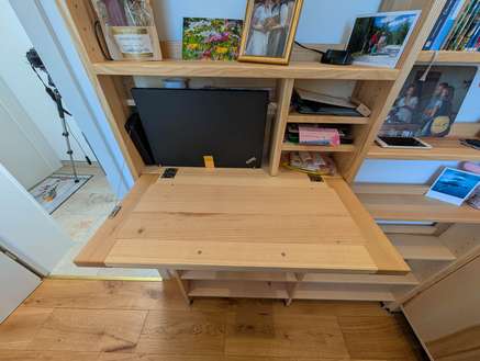 Stauraum hinter der Sekretärklappe