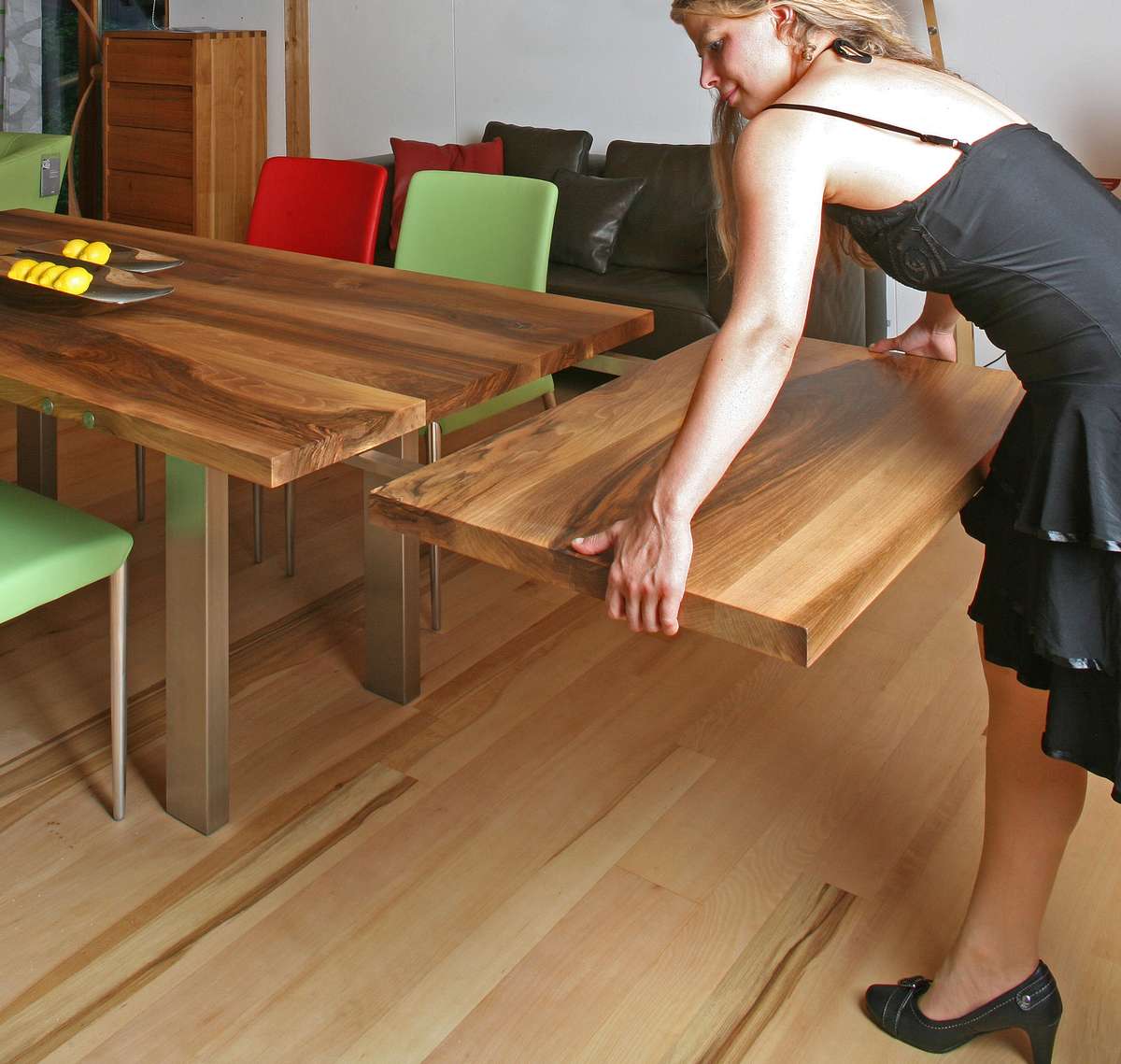 Nussbaumtisch mit Ansteckplatten