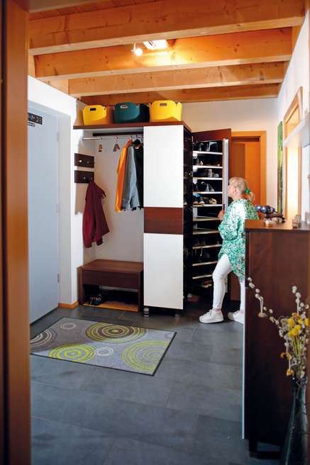 Garderobe aus massiver Thermobuche 