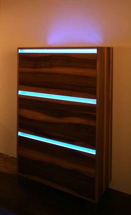 Barschrank mit LED-Licht in den Fugen 